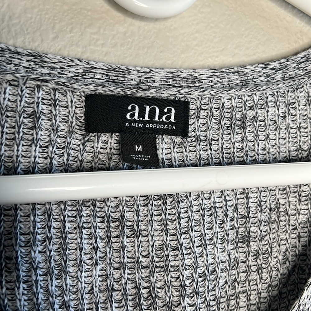 🌻3/$25 Oversized grey sweater - Picture 4 of 5